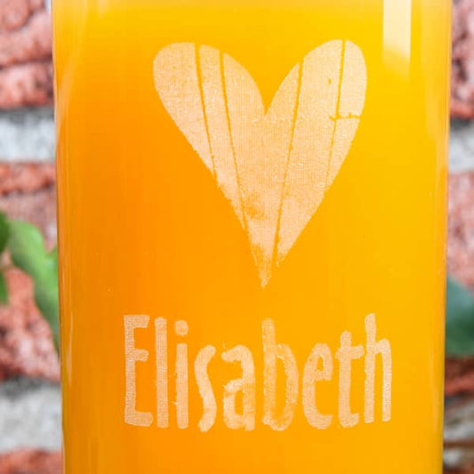 Trinkglas mit Name- und Herzgravur Detail