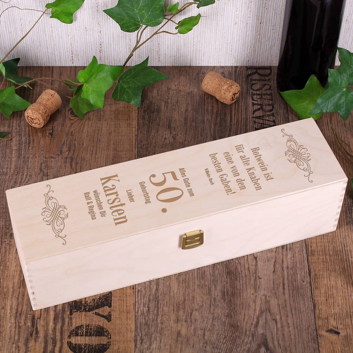 Holzverpackung für Rotwein zum Geburtstag mit persönlicher Gravur