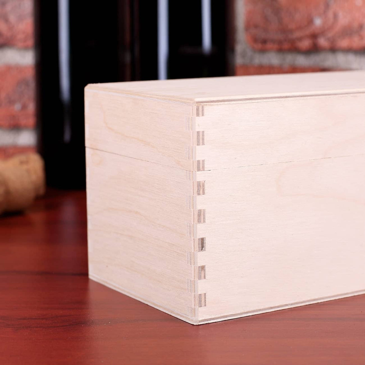 Holzverpackung für Wein mit persönlichem Aufdruck - Detail