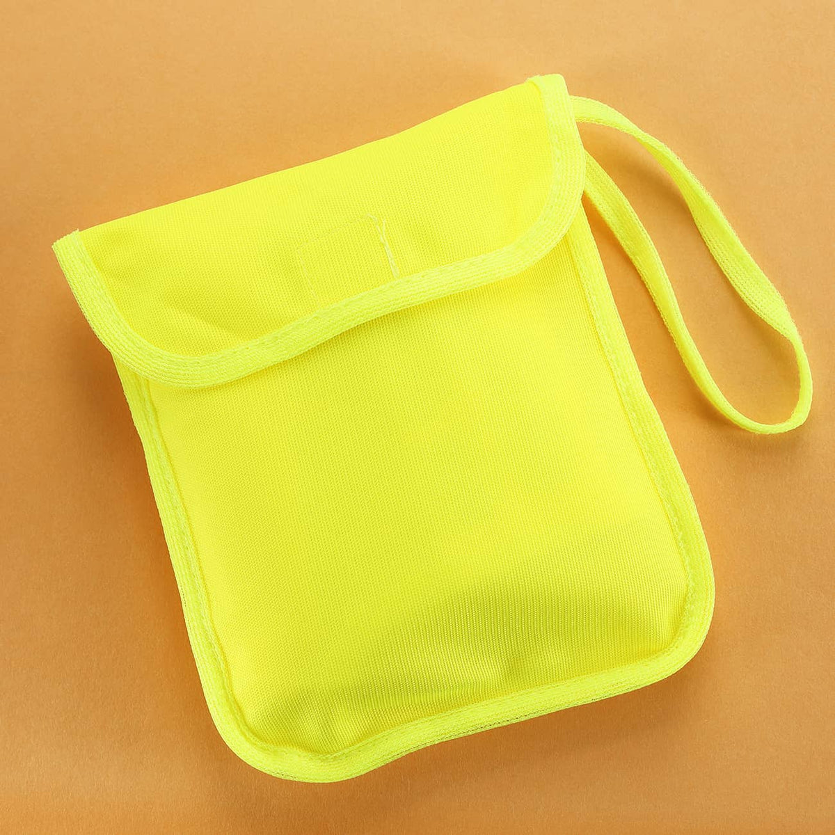 mit kleiner Tasche