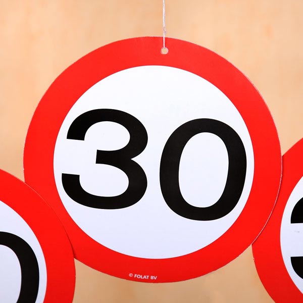 Verkehrszeichen Anhänger mit der Zahl 30