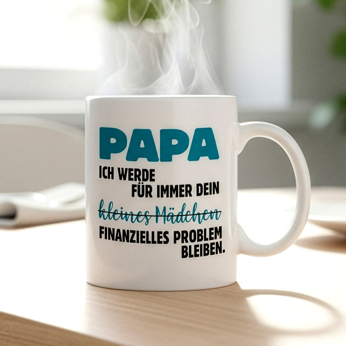 Lustige Papa Keramiktasse mit Spruch auf weißem Becher, präsentiert auf hellem Tisch mit aufsteigendem Dampf
