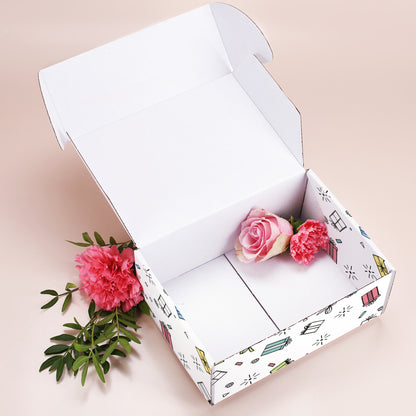 Geschenkbox mittelgroß mit Motiv „Alles Gute“, geöffnet mit Blüten im Inneren