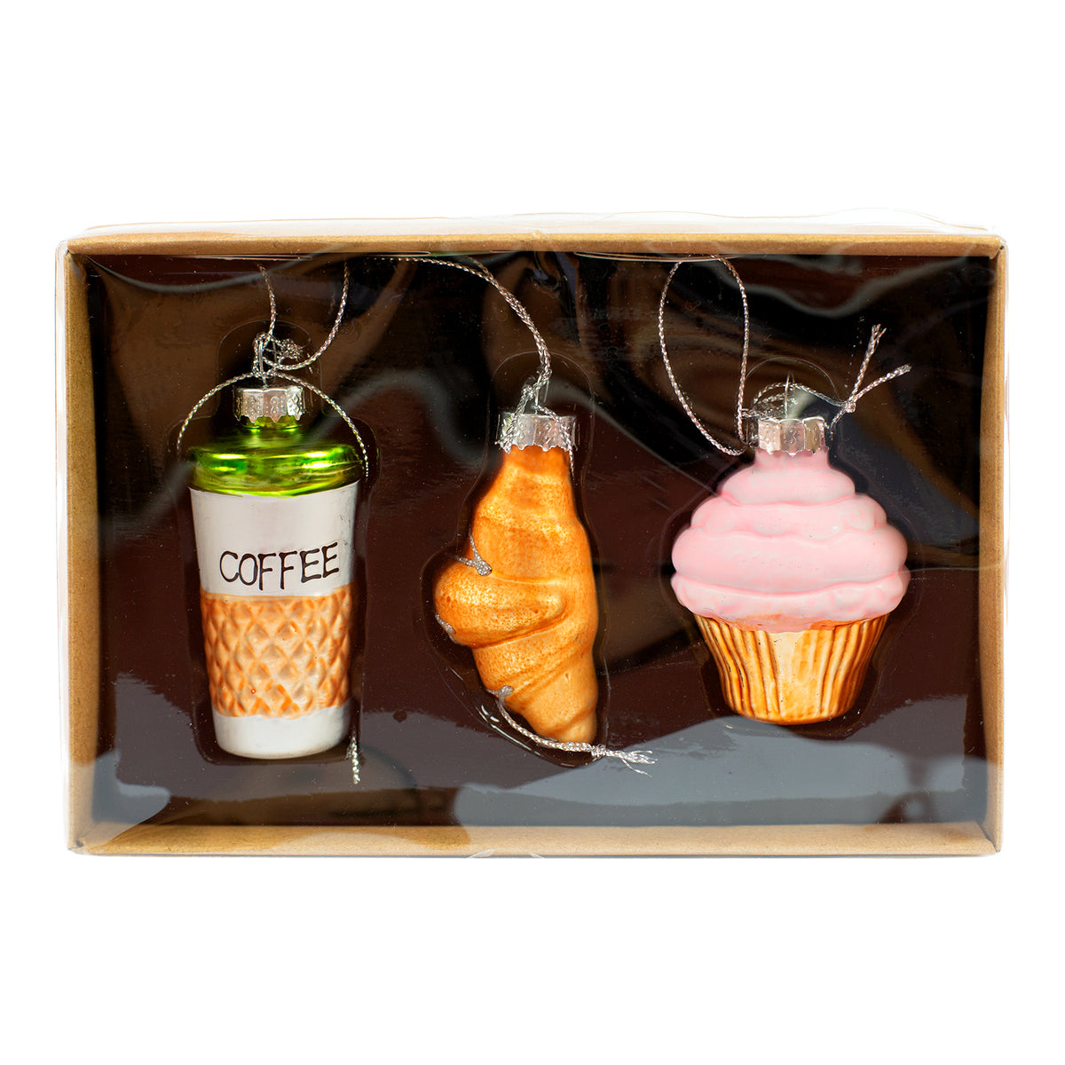 Verpacktes 3er Set Glas Christbaumschmuck mit Kaffee, Croissant und Cupcake auf weißem Hintergrund