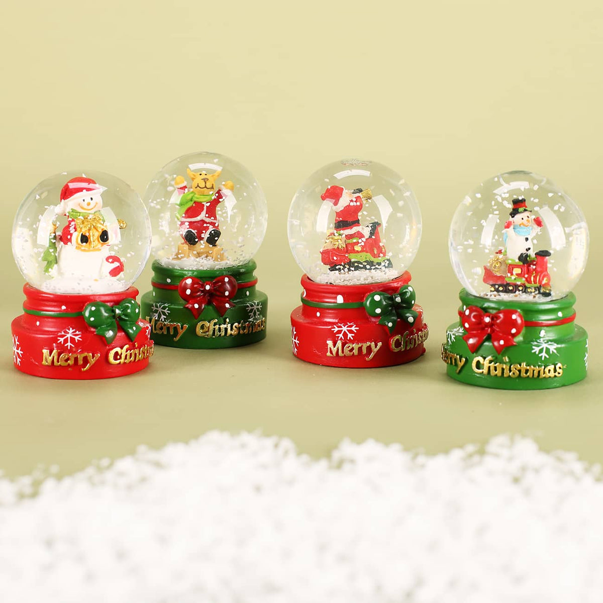 Schneekugeln mit verschiedenen Figuren