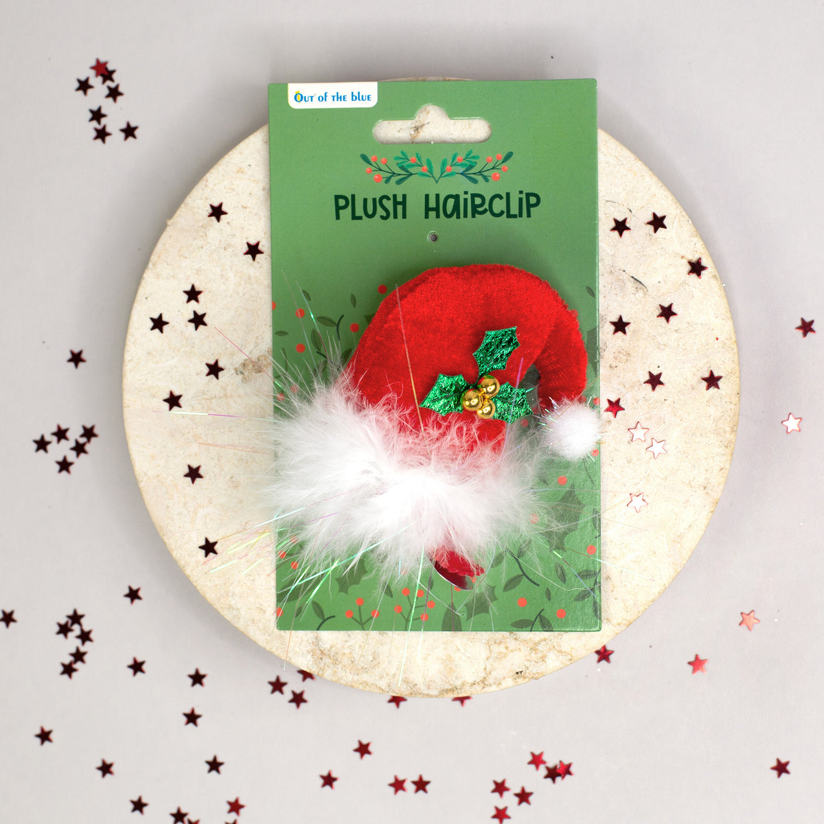 Plüsch-Haarclip mit Weihnachtsmütze auf grüner Karte mit Aufschrift „Plush Hairclip“, dekoriert mit roten Sternen.