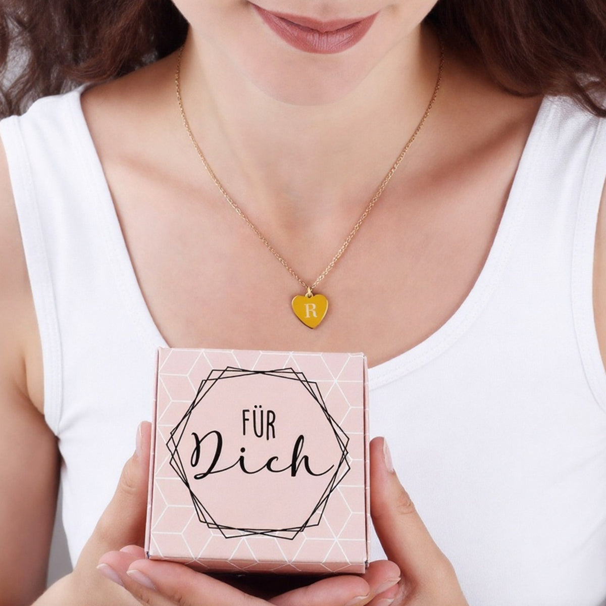 goldene Halskette mit Initial-Gravur und Geschenkbox "Für dich"