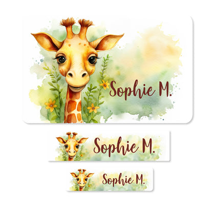 Detailansicht aller drei Aufklebergrößen mit Giraffenmotiv – beschriftet mit „Sophie M.“