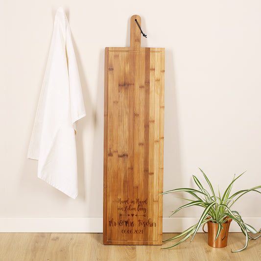 1 Meter Servierbrett - Hand in Hand - aus Bambusholz zur Hochzeit mit Namen und Datum