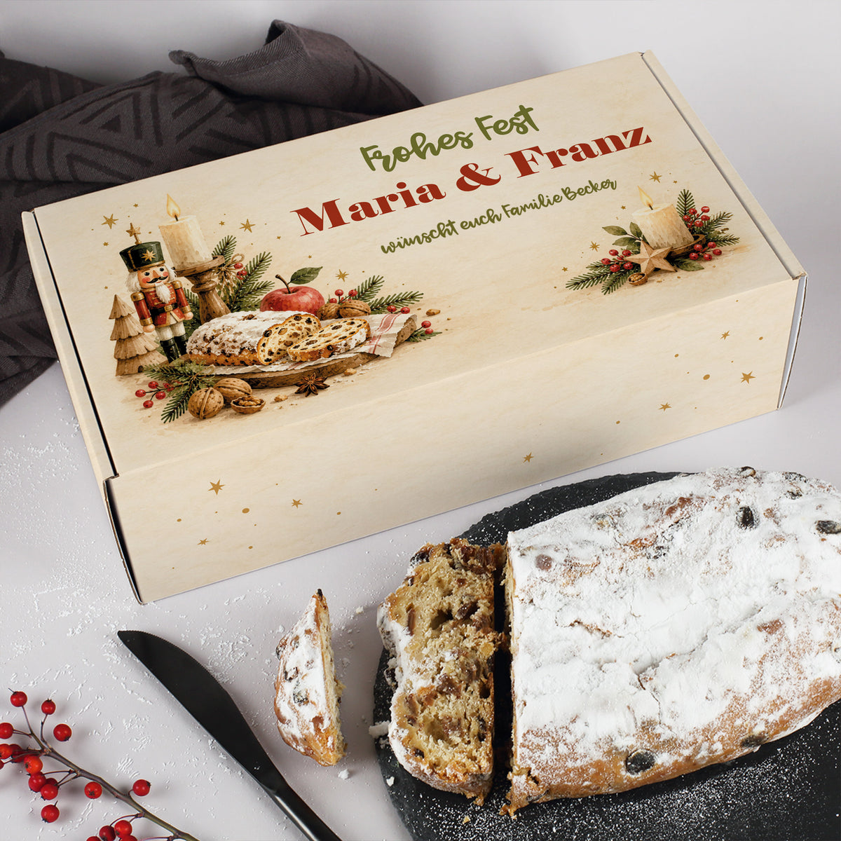 Stollen mit Geschenkbox „Frohes Fest Maria & Franz“ und personalisiertem Wunschtext