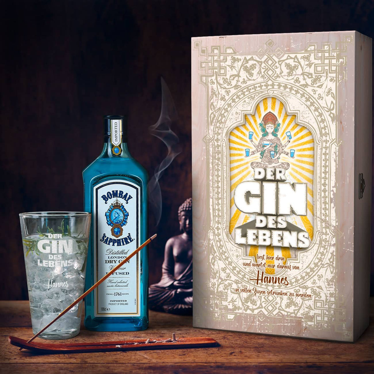 Geschenk-Set für Gin-Liebhaber mit Bombay Sapphire Gin graviertem Glas und bedruckter Holzkiste