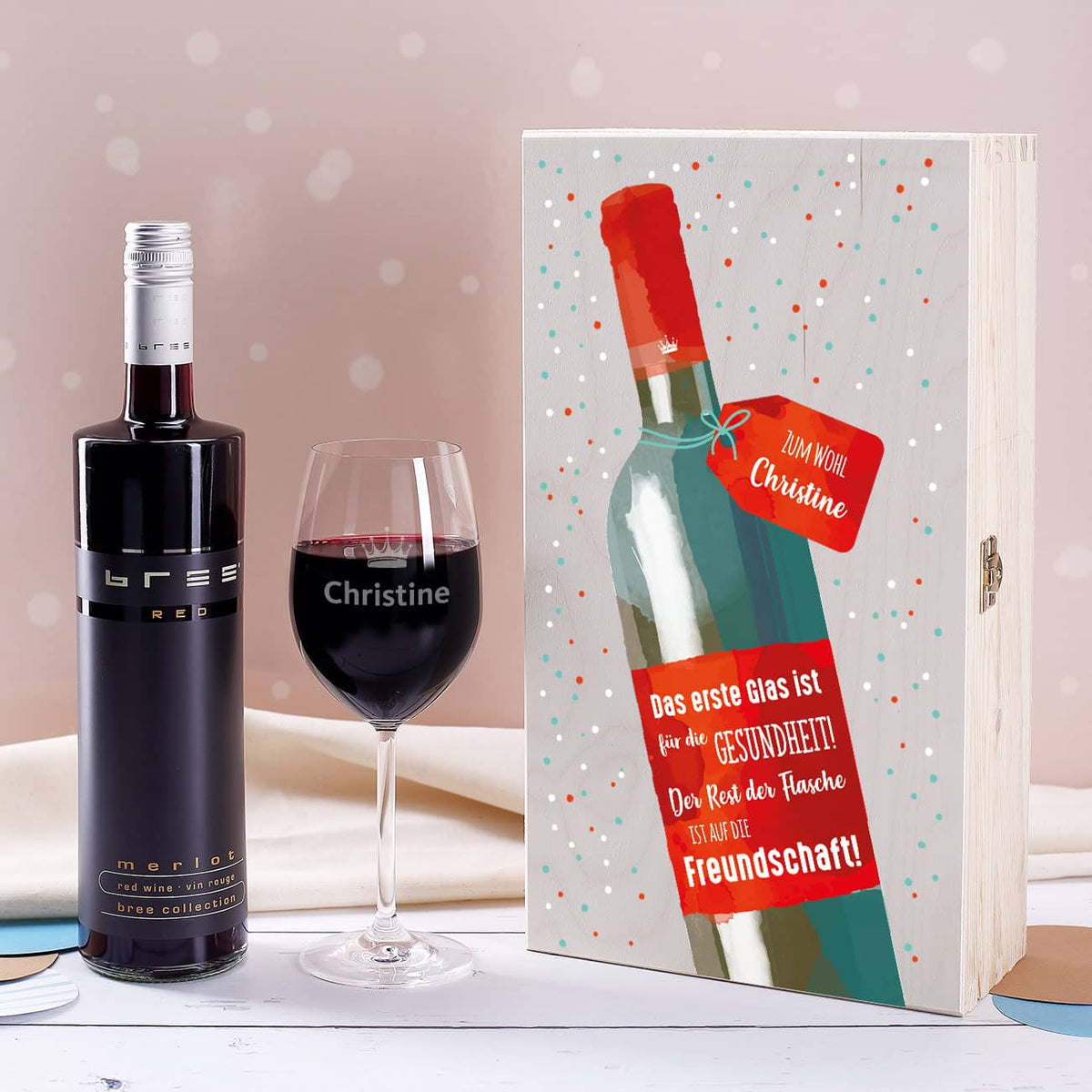 Weinset - Auf die Freundschaft mit graviertem Glas in edler Holzverpackung