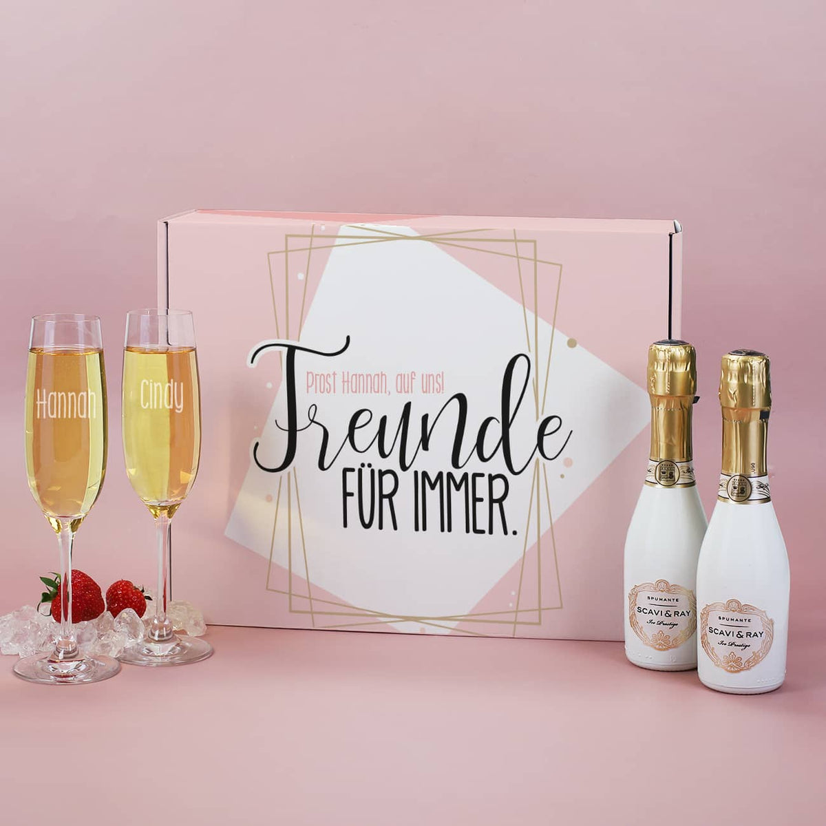 Set aus zwei Sektgläsern, einer Geschenkbox und zwei kleinen Sektflaschen