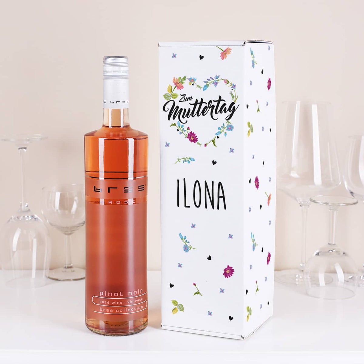 Geschenkset zum Muttertag mit BREE Wein und bedruckter Flaschenverpckung