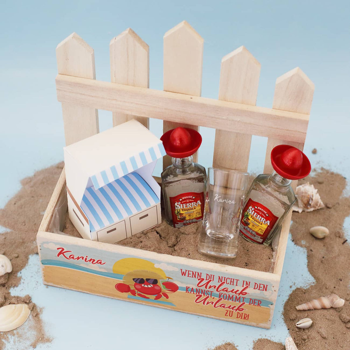 Geschenkset Strandurlaub mit Sand, Strandkorb, Schnapsglas und zwei Tequila