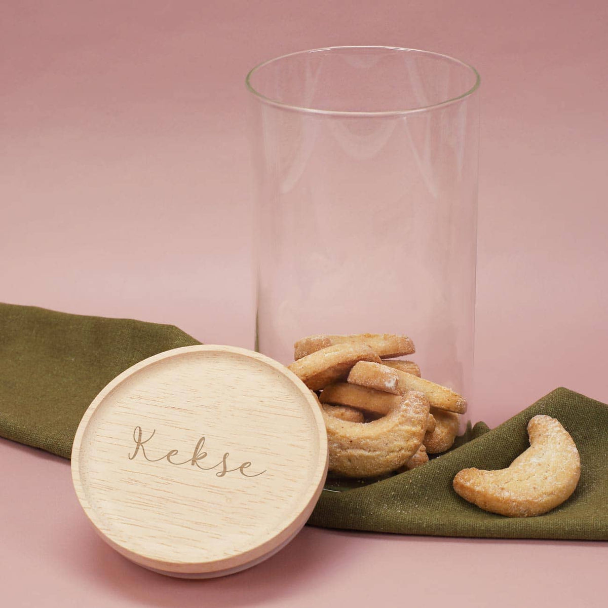 Große Glasdose mit Gravur auf dem Deckel