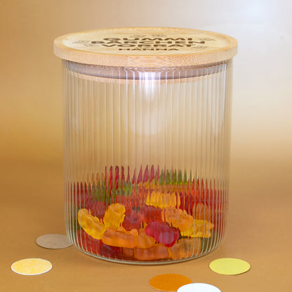 Vorratsglas mit Gummibärchen Vorrat Motiv, Wunschname und Bambusdeckel mit Silikondichtung