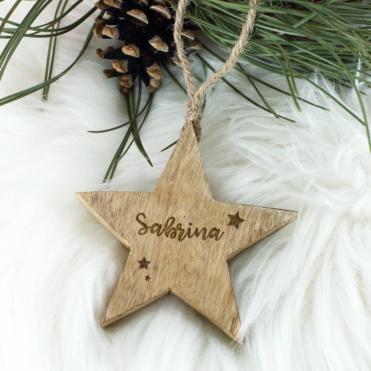 Christbaumschmuck aus Holz mit Name graviert