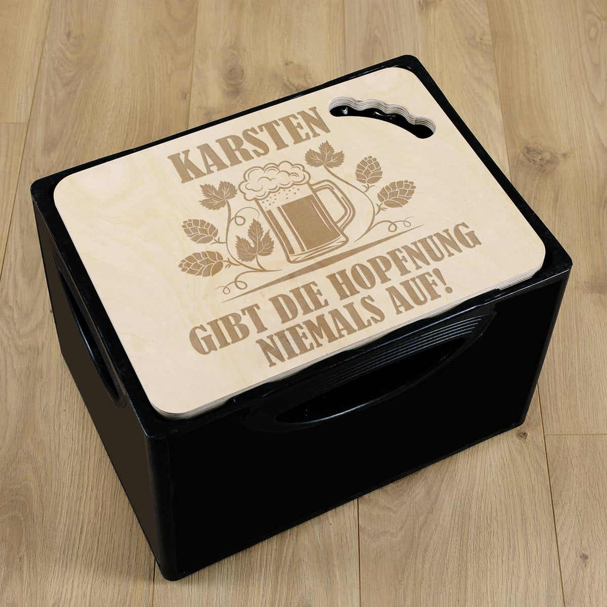 Personalisierter Bierkastendeckel mit einem Namen nach Wunsch graviert