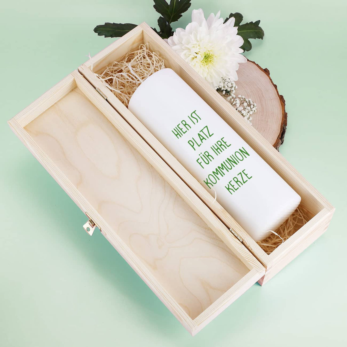 Geschenkbox für Kommunionkerze - mit Name und Datum in grün - Innen