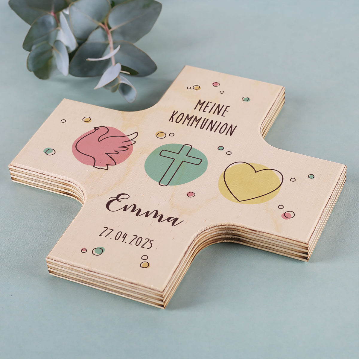 Holzkreuz zur Taufe, Kommunion oder Konfirmation mit Taube, Kreuz & Herz Motiv