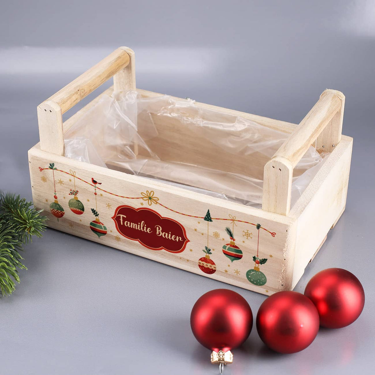 Weihnachtliche Geschenkverpackung aus Holz mit Name bedruckt