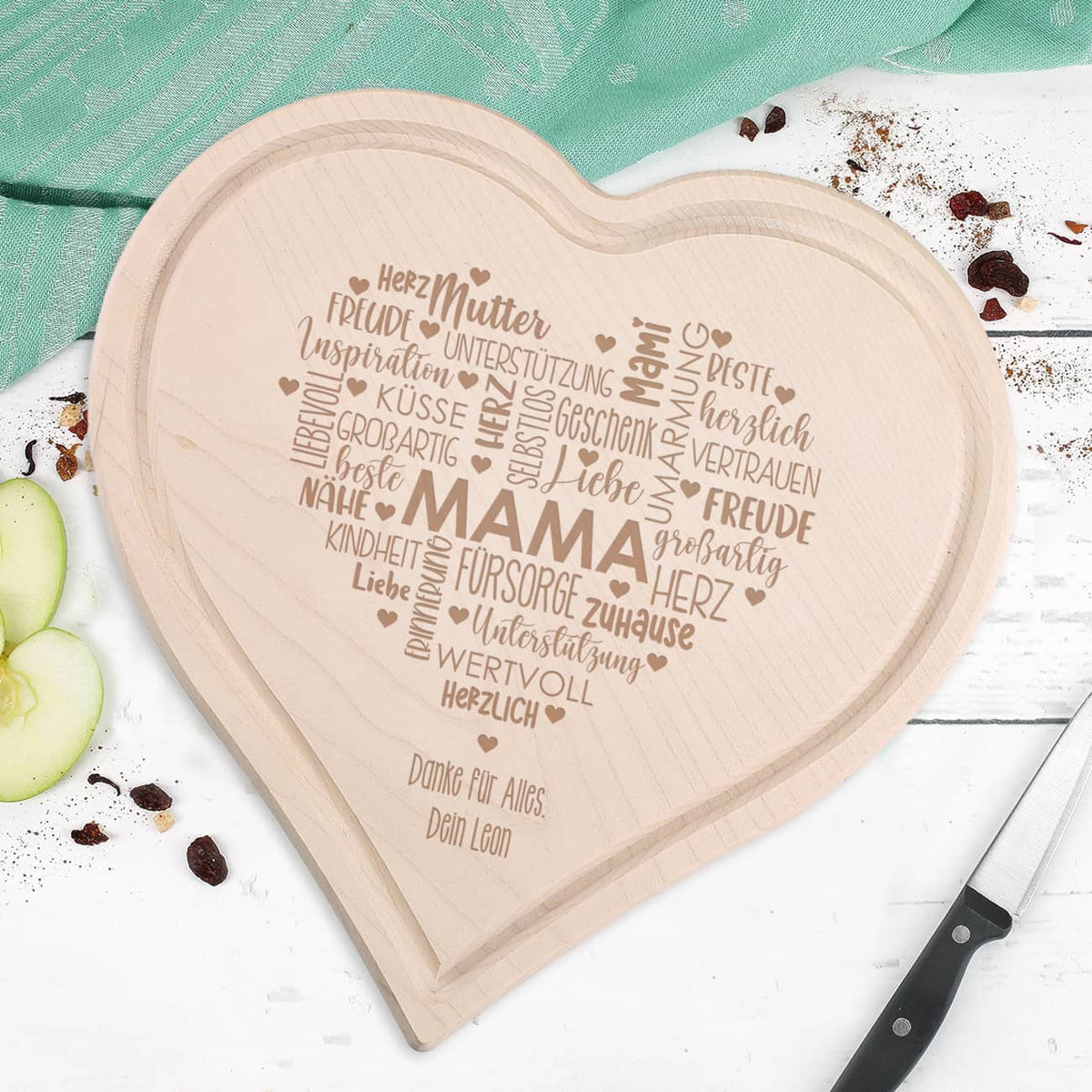 Mama - Herzbrettchen aus Holz mit graviertem Herz & Wunschtext