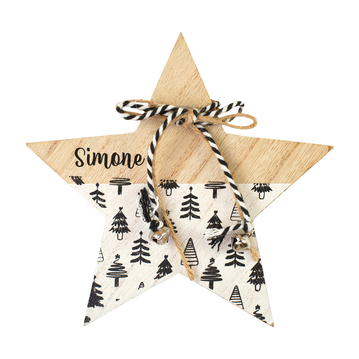 Freigestellter personalisierter Weihnachtsstern aus Holz mit Name Simone, schwarz-weißem Tannenbaum-Motiv und Glöckchen
