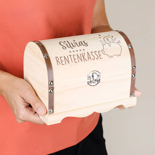 Mit Name gravierte Schatztruhe zur Rente