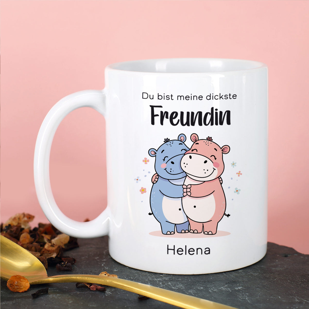 Personalisierte Tasse mit Nilpferd-Motiv – zwei sich umarmende Nilpferde mit Wunschtext