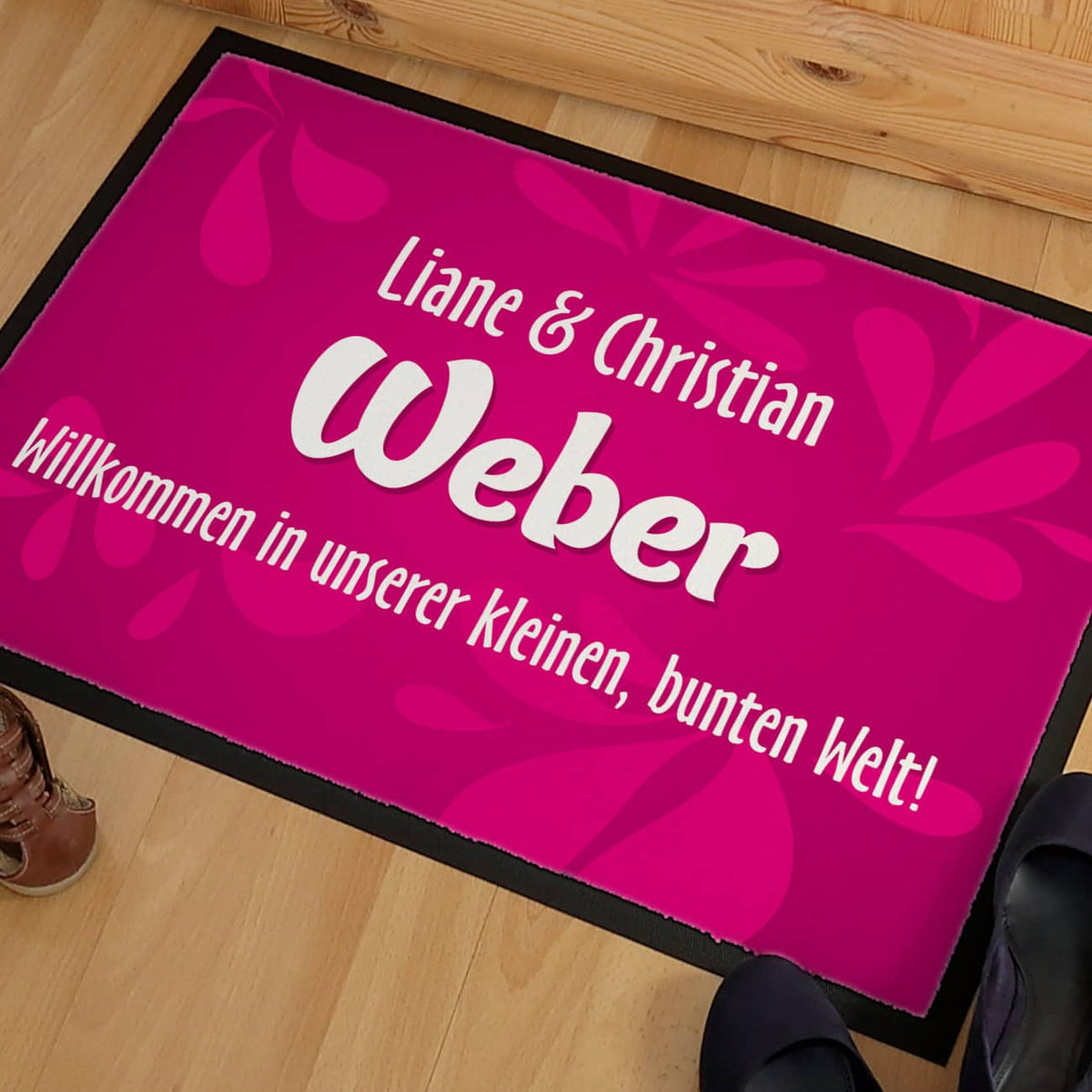 Fussmatte in pink mit 3 Zeilen Wunschtext 