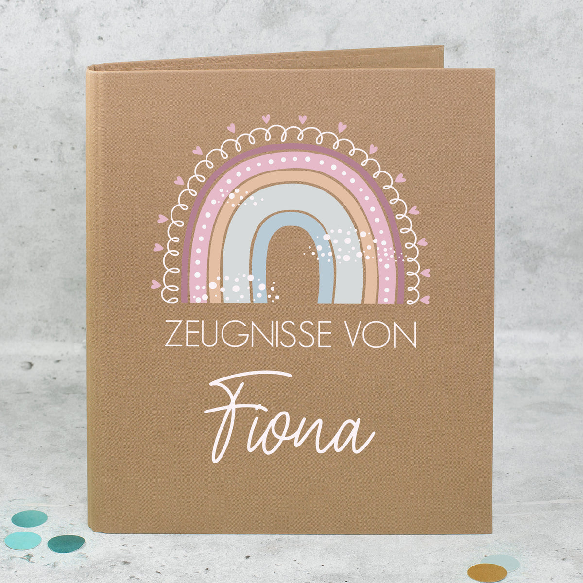 Variante: Zeugnismappe aus Leinen in Braun mit Regenbogenmotiv und Name Fiona bedruckt