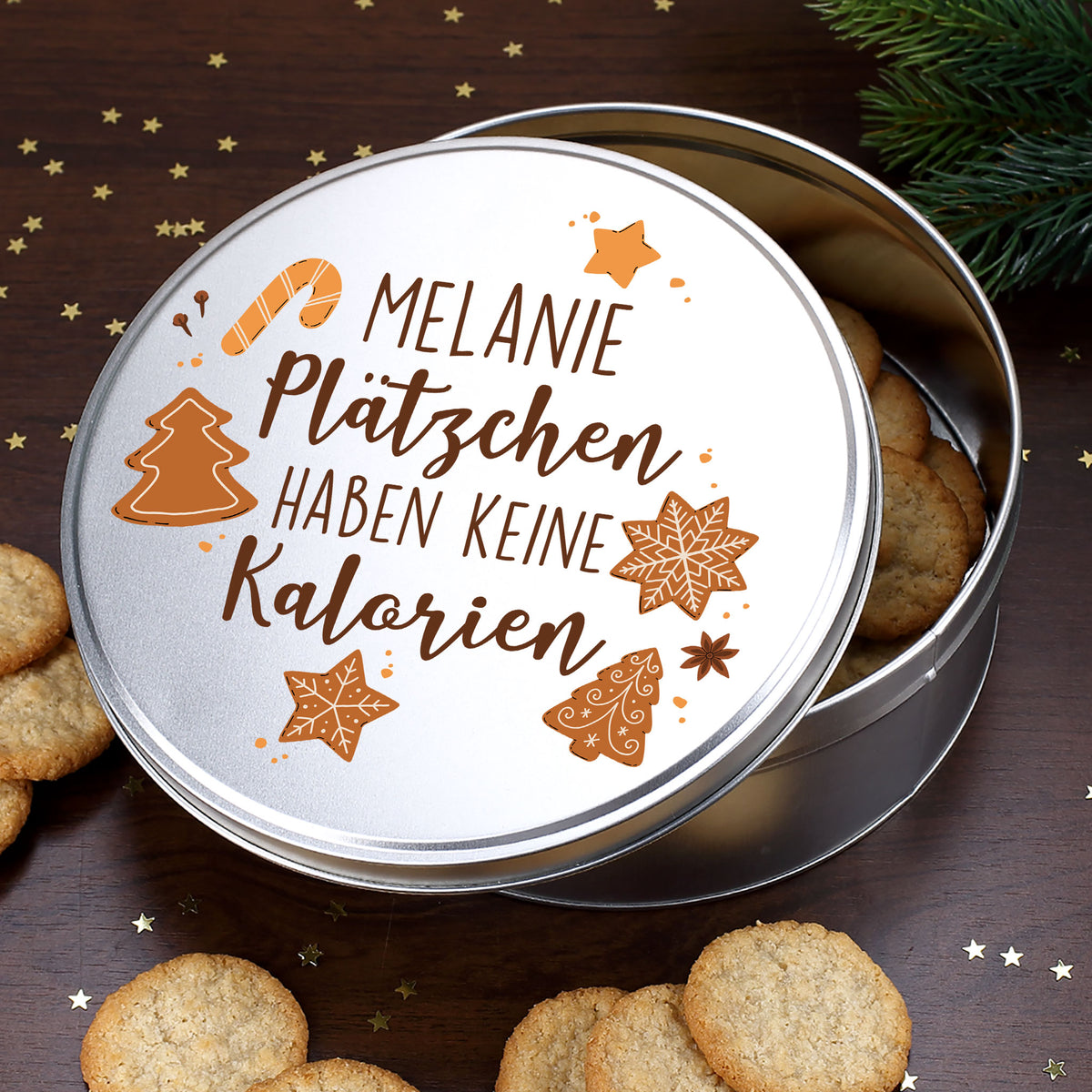 Personalisierte silberne Keksdose mit Spruch „Plätzchen haben keine Kalorien“ und Name Melanie, befüllt mit Keksen