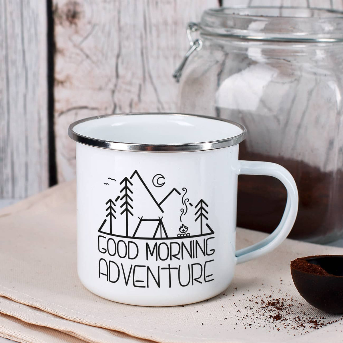 Emailletasse mit Camping-Motiv und Ihrem Wunschtext