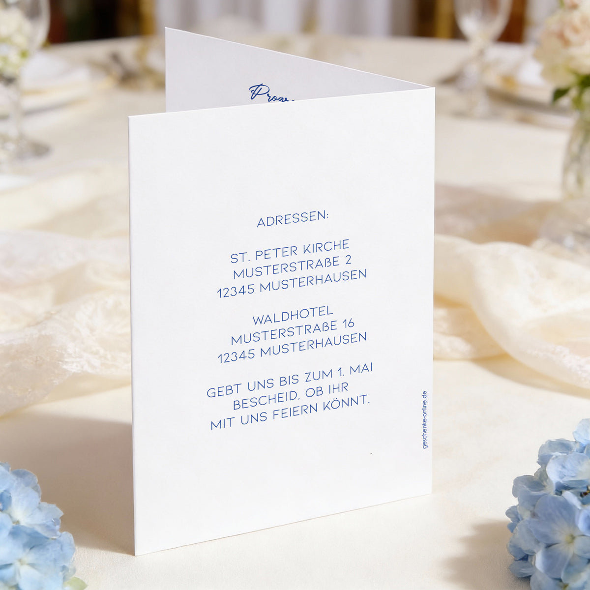 Rückseite der Hochzeitseinladungskarte als Klappkarte mit frei gestaltbarem Textbereich für Adressen und Rückmeldehinweis, Druck in Blau