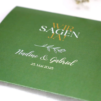 Einladungskarte zur Hochzeit mit Schmetterlingsverschluss - Farben auswählbar