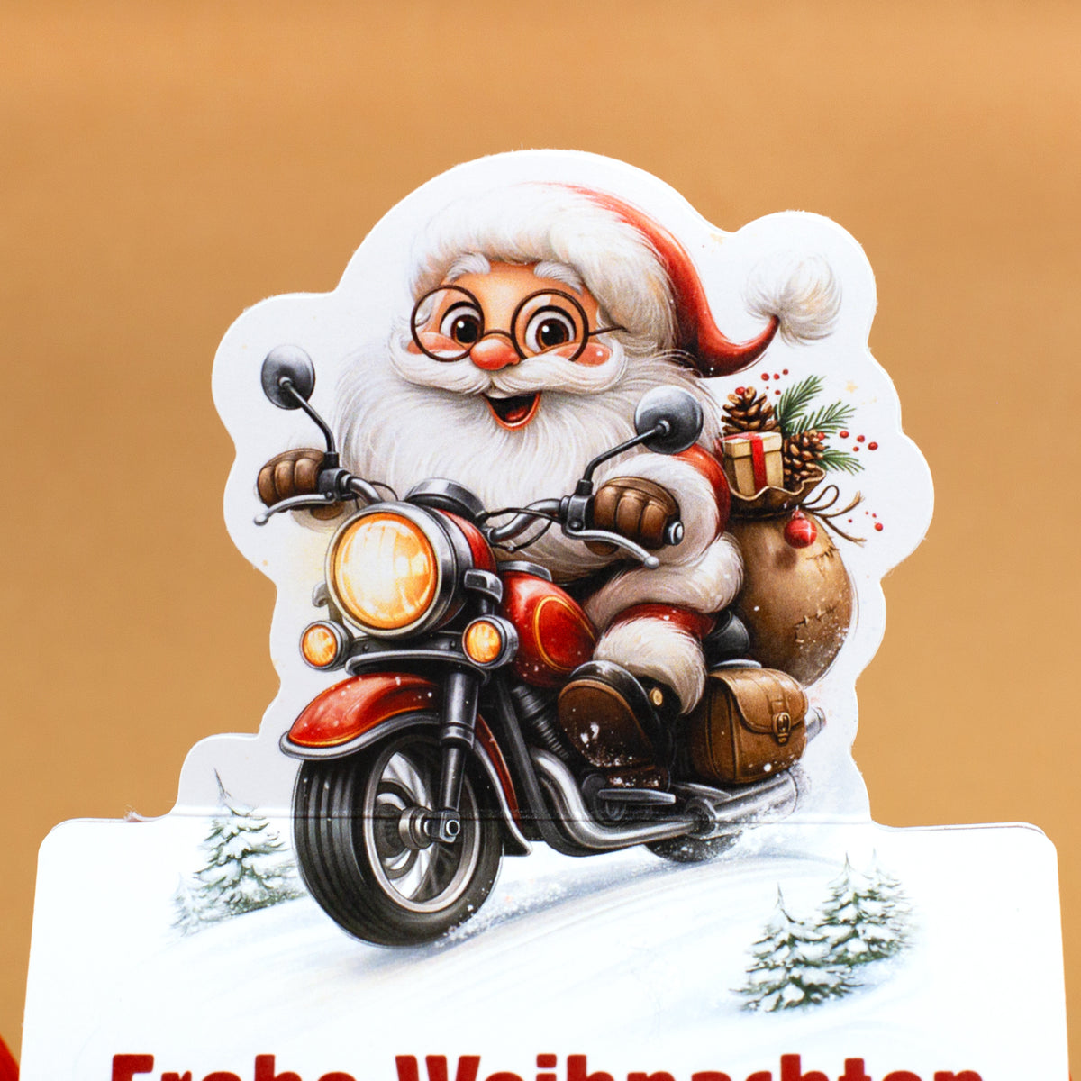 Detailansicht des Weihnachtsmanns auf rotem Motorrad mit Geschenkesack auf der personalisierten Stollenverpackung