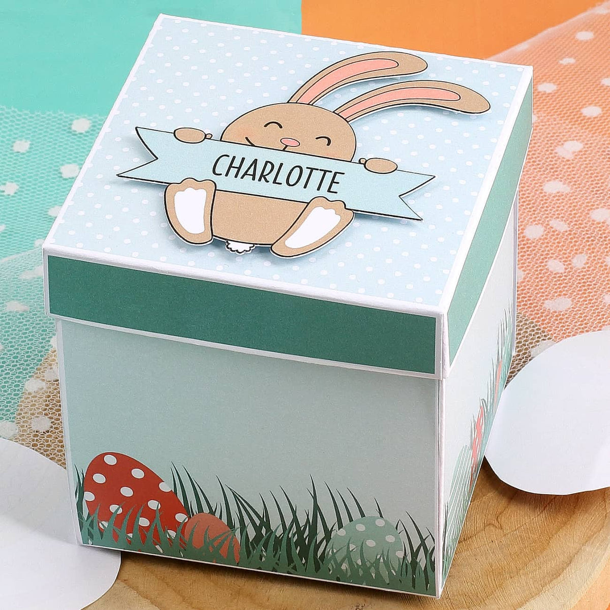 Überraschungsbox zu Ostern mit niedlichem Osterhasen und Ihrem Wunschnamen