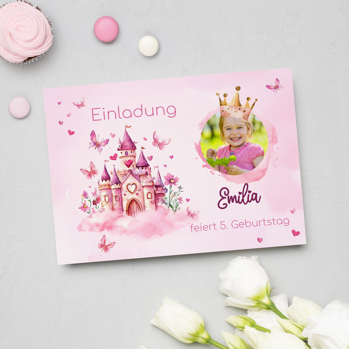 Einladungskarte zum Kindergeburtstag mit Wunschdaten, Prinzessinnen-Motiv und Schloss