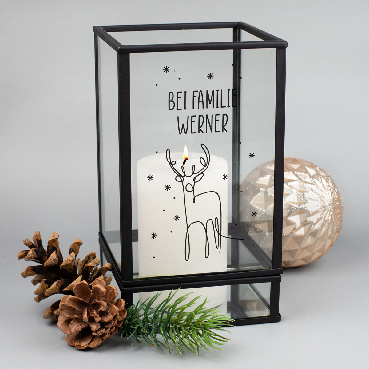 Windlicht zu Weihnachten mit Hirsch-Motiv und Wunschtext bei Familie Werner