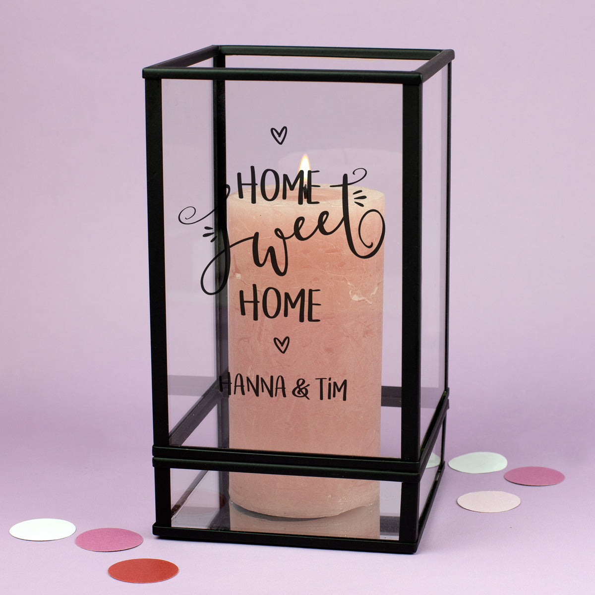 Personalisiertes Windlicht Home Sweet Home mit Namen Hanna & Tim und weißer Kerze