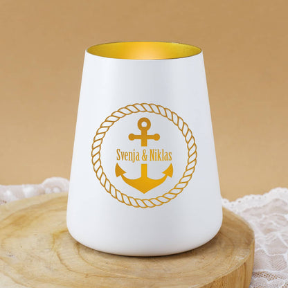 Maritimes Windlicht in Weiß mit Namen und Ankerdesign als Gravur