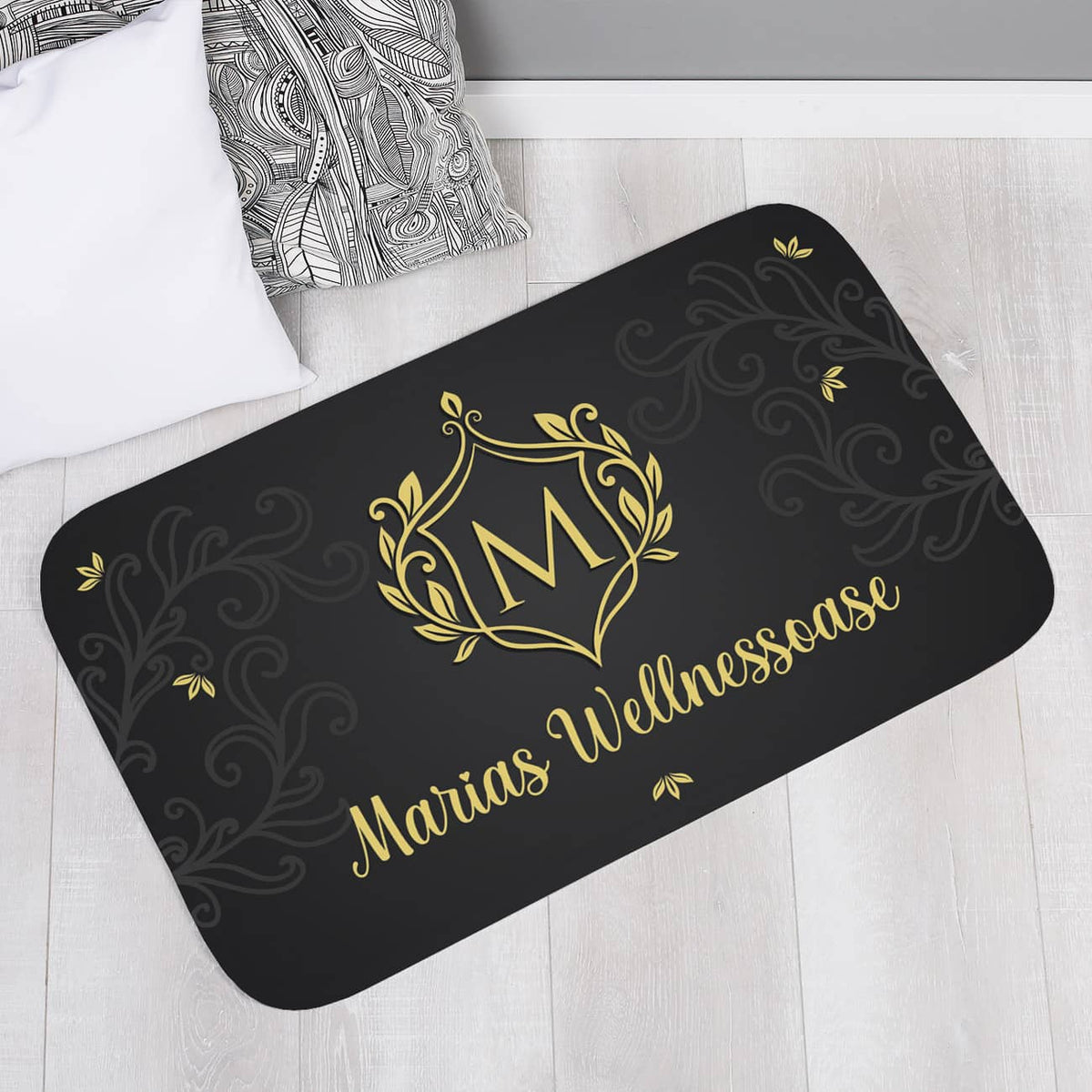Dekorative Badematte mit Wappen, Initiale und Wunschtext, 76x45cm
