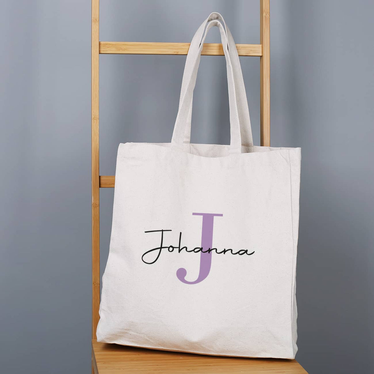 Baumwolltasche mit Initiale in Lila und Name bedruckt