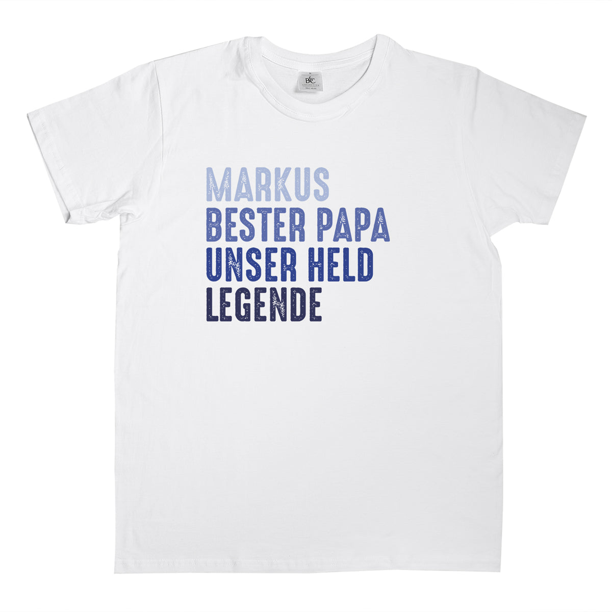 Weißes T-Shirt flach liegend mit Textaufdruck „Markus – Bester Papa – Unser Held – Legende“