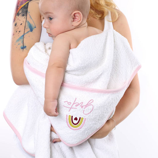 besticktes Kapuzenhandtuch für Mädchen mit Regenbogen-Motiv und Name 