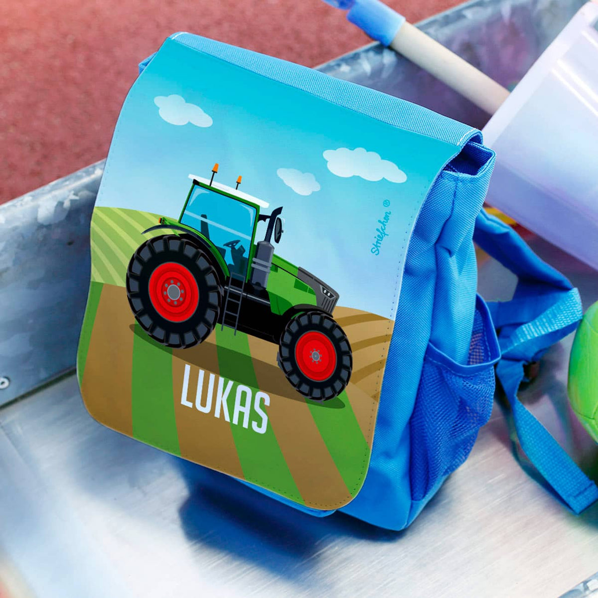 Kinderrucksack mit grünem Traktor und Name