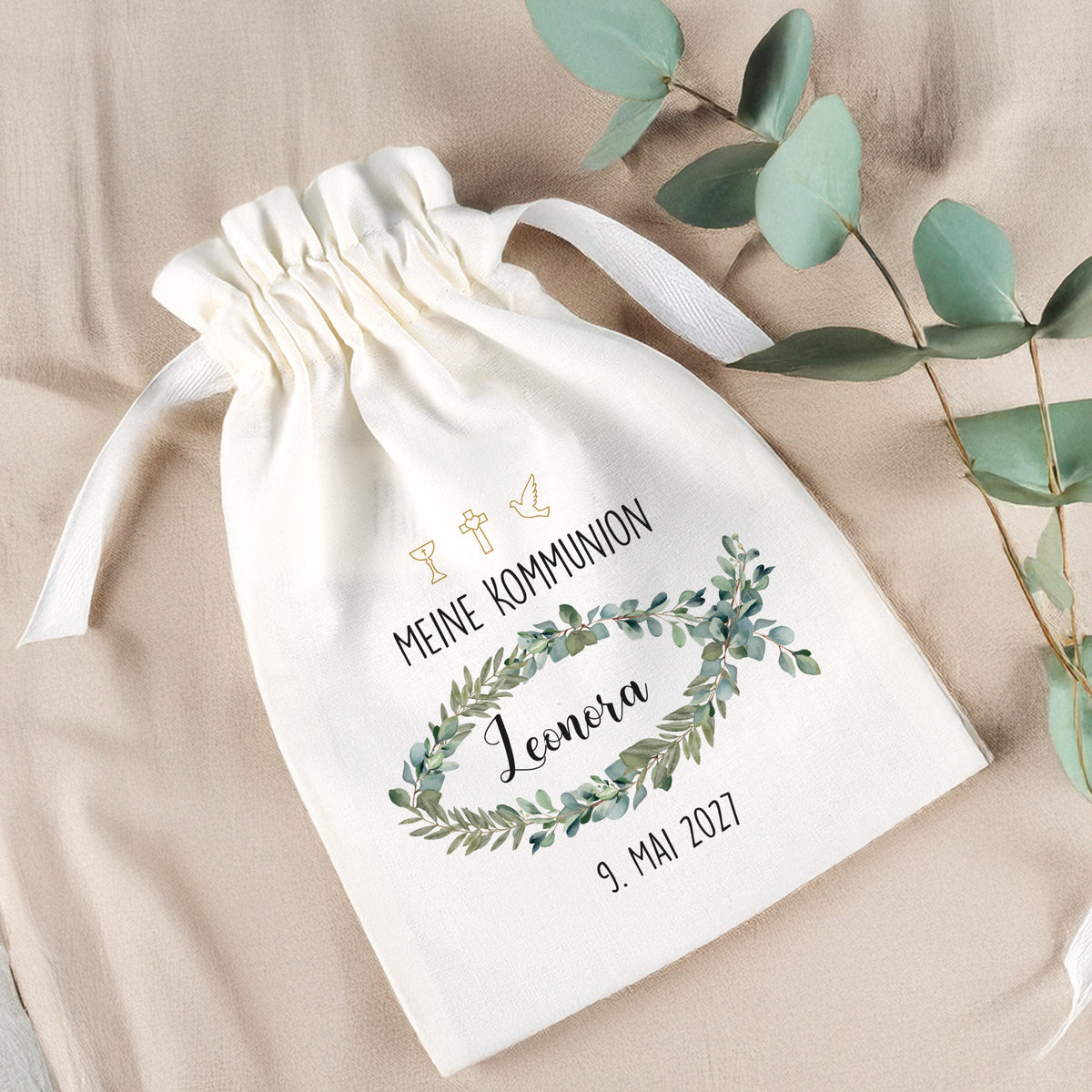 Geschenksäckchen zur Kommunion mit Eukalyptus-Fischmotiv, Name Leonora, dekoriert mit Eukalyptuszweigen