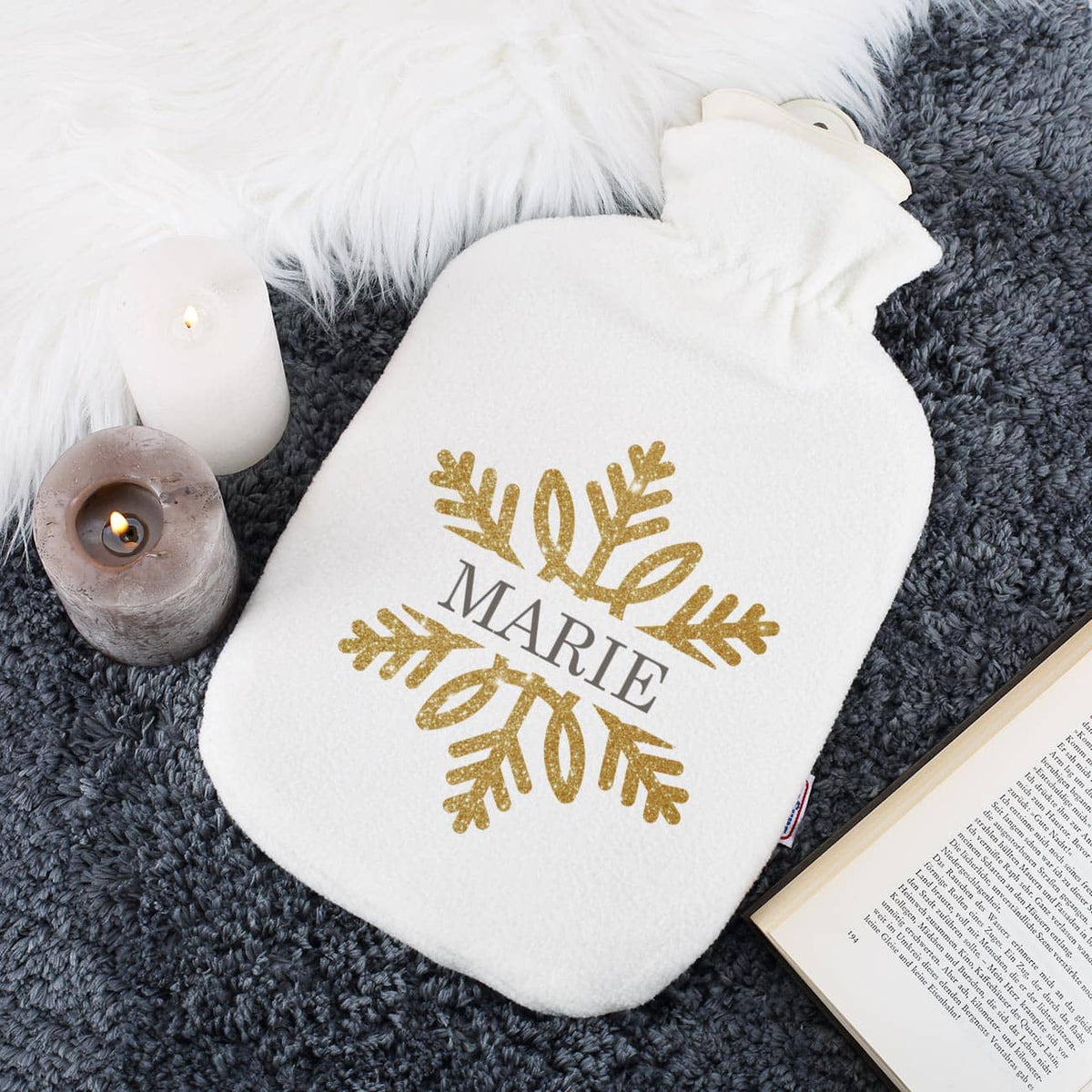 Kuschelige Wärmflasche mit Schneeflocke in Goldoptik und Name bedruckt