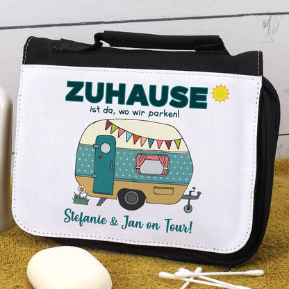 Camping-Waschtasche mit Wohnwagen und Wunschtext